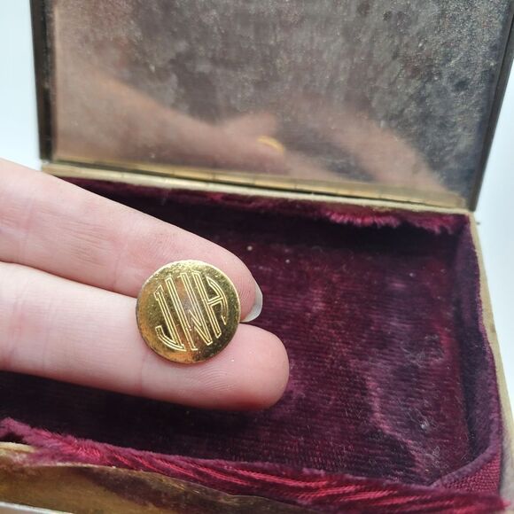 JWH estate heirloom button - Picture 1 of 2